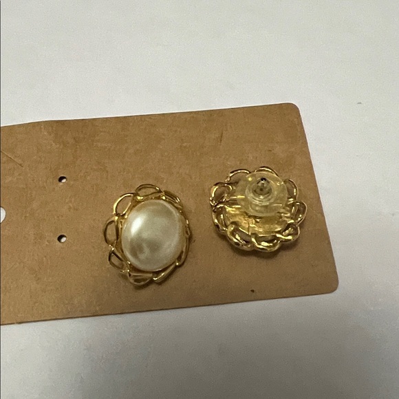 Elegant Gold and Cream Earrings - Picture 9 of 12